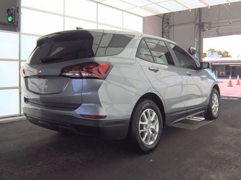 Used 2024 Chevrolet Equinox LS w/ LS Convenience Package image 5