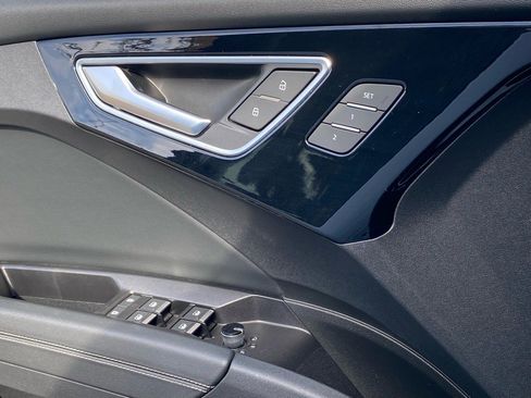 Used 2024 Audi Q4 e-tron Premium w/ Convenience Package image 16