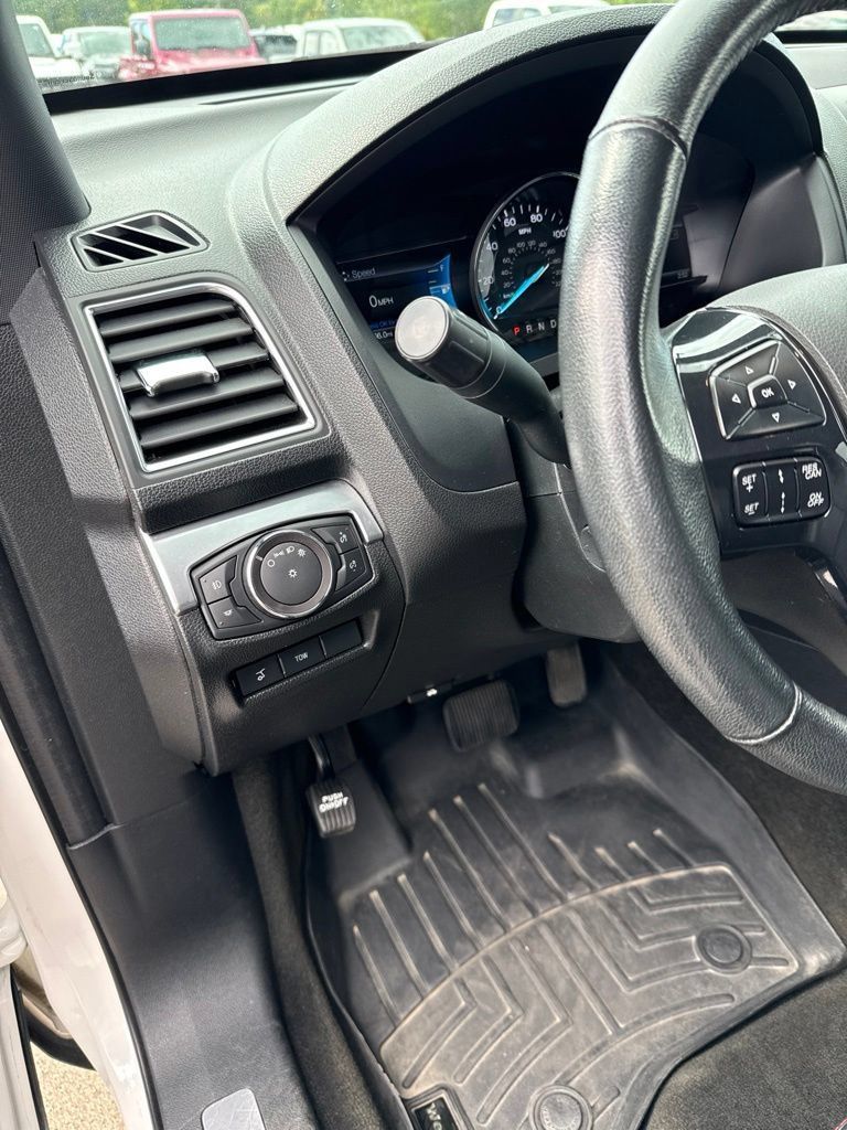 Used 2018 Ford Explorer Sport AWD/4WD image 32