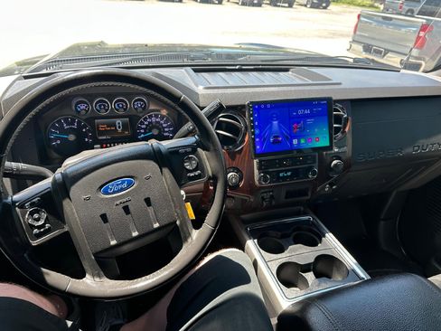 Used 2011 Ford F250 Lariat w/ Lariat Interior Pkg AWD/4WD image 10