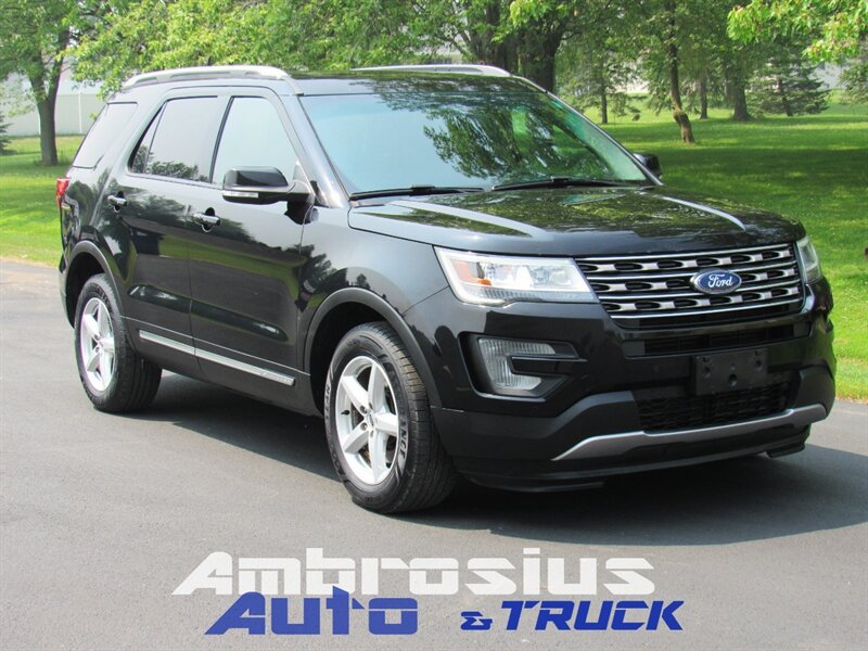 Used 2016 Ford Explorer XLT w/ Equipment Group 202A AWD/4WD image 1