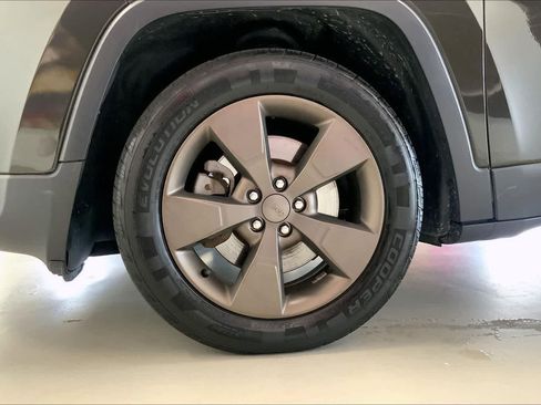 Used 2016 Jeep Cherokee 75th Anniversary FWD image 7