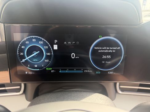 Certified 2025 Hyundai Elantra Limited FWD image 33