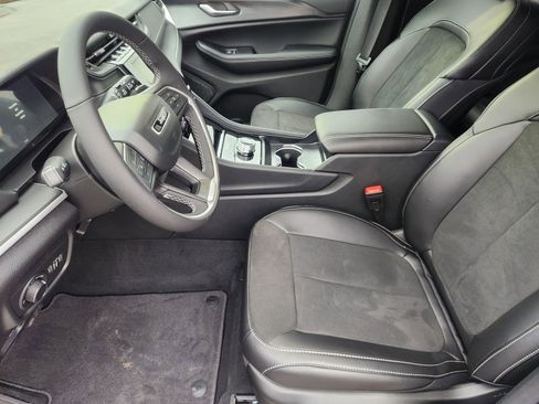 New 2025 Jeep Grand Cherokee Altitude image 12