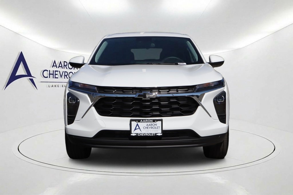 New 2026 Chevrolet Trax LS w/ LS Convenience Package FWD image 2