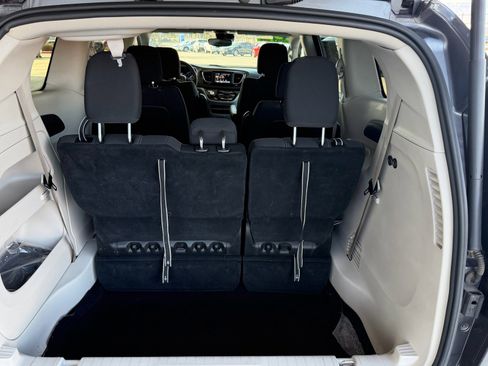 Used 2023 Chrysler Voyager LX image 23