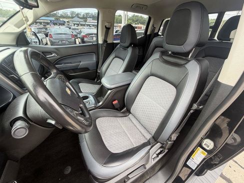 Used 2017 Chevrolet Colorado Z71 AWD/4WD image 10