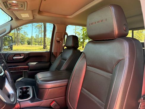 Used 2023 GMC Sierra 2500 Denali w/ Denali Ultimate Package AWD/4WD image 12