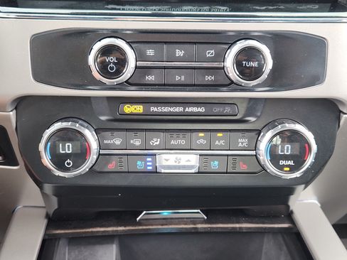 Used 2022 Ford F250 Lariat w/ Lariat Value Package AWD/4WD image 19