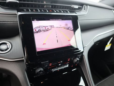 New 2025 Jeep Grand Cherokee Altitude image 6