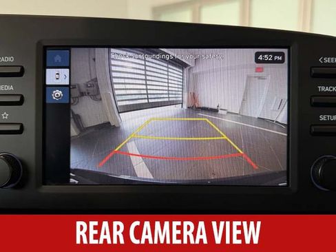 Used 2025 Hyundai Elantra Sport FWD image 12