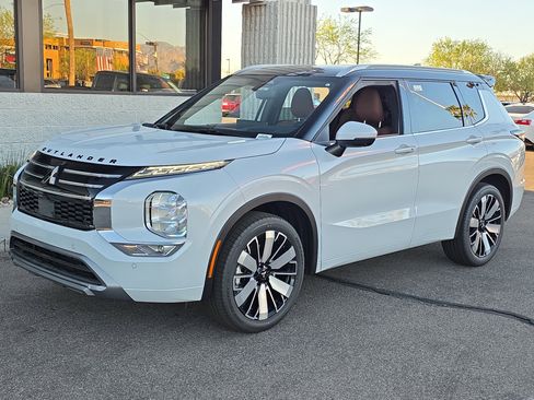 New 2026 Mitsubishi Outlander SEL FWD image 3