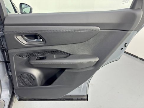 Used 2024 Nissan Ariya AWD image 42