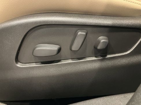 Used 2024 Cadillac XT4 Luxury image 11