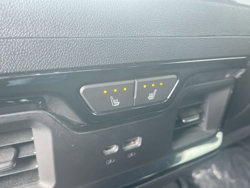 Used 2022 Chevrolet Silverado 1500 ZR2 w/ Technology Package image 30