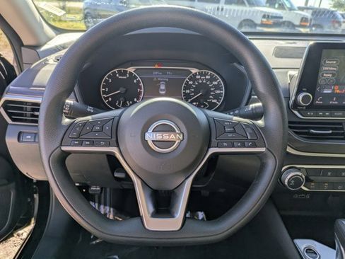 Used 2024 Nissan Altima 2.5 SV image 15