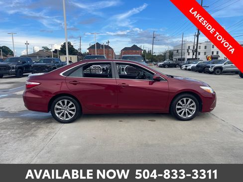 Used 2017 Toyota Camry XLE w/ Moonroof Package FWD image 6