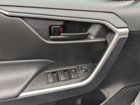 Used 2025 Toyota RAV4 LE image 13