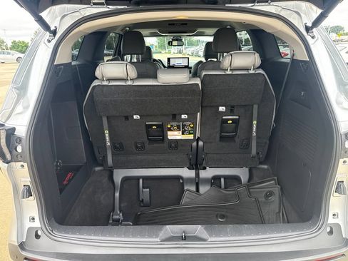 Used 2025 Toyota Sienna XLE w/ XLE Plus Package AWD/4WD image 22