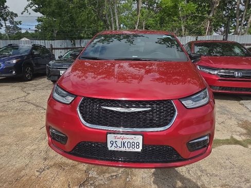 Used 2025 Chrysler Pacifica Select FWD image 5