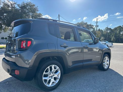 Used 2018 Jeep Renegade Latitude image 6