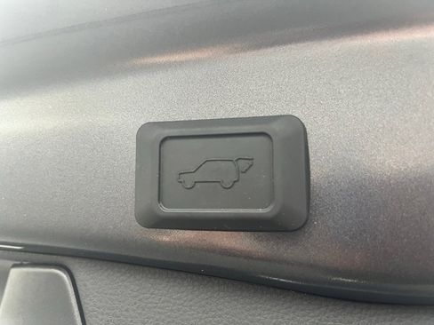 Used 2023 Toyota RAV4 XLE Premium image 24