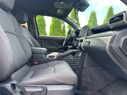 Certified 2025 Toyota Tacoma SR AWD/4WD image 24