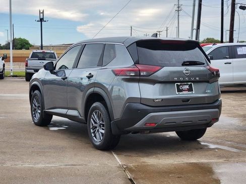 Used 2023 Nissan Rogue S image 3