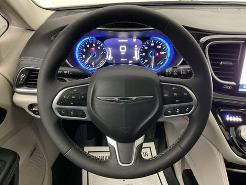 Used 2022 Chrysler Pacifica Limited image 14