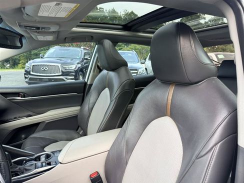 Used 2020 Toyota Camry XLE FWD image 30