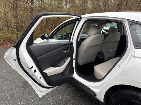 Used 2025 Honda Accord SE image 32