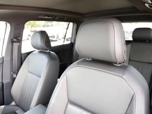 Used 2024 Volkswagen Tiguan SE R-Line w/ MDO Package, Two-Row AWD/4WD image 14