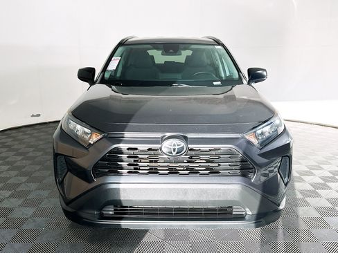 Used 2021 Toyota RAV4 LE FWD image 8