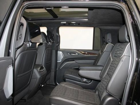 Certified 2022 Cadillac Escalade ESV Sport Platinum w/ LPO, ONYX Package AWD/4WD image 9
