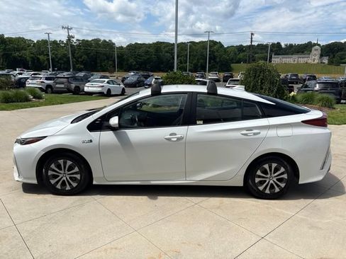 Used 2022 Toyota Prius Prime XLE FWD image 4