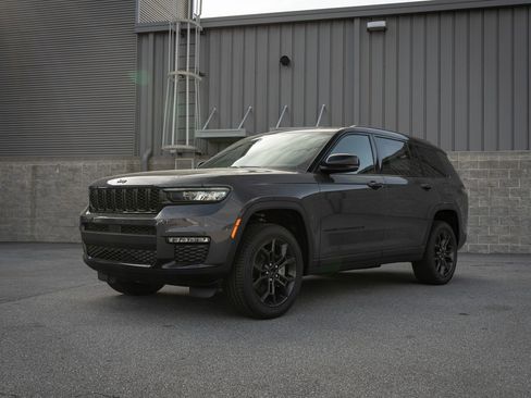 New 2025 Jeep Grand Cherokee L Limited AWD/4WD image 3