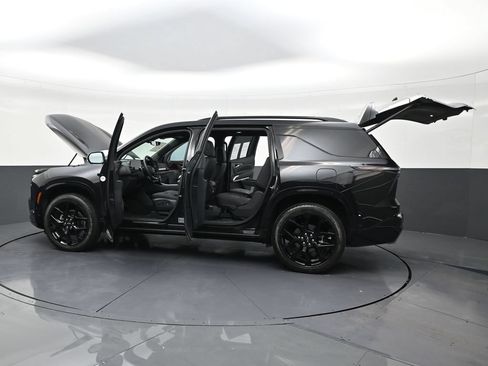Used 2024 Chevrolet Traverse RS FWD image 27