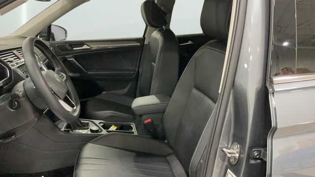 Used 2024 Volkswagen Tiguan SE w/ Panoramic Sunroof Package AWD/4WD image 15