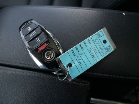 Used 2013 Volkswagen Touareg VR6 image 29