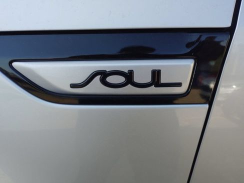 Used 2017 Kia Soul + FWD image 10