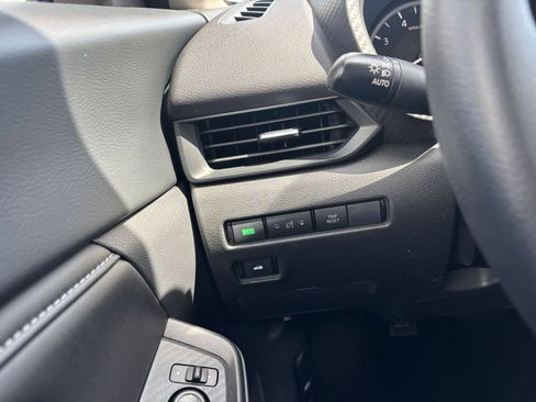 Used 2025 Nissan Sentra S FWD image 32