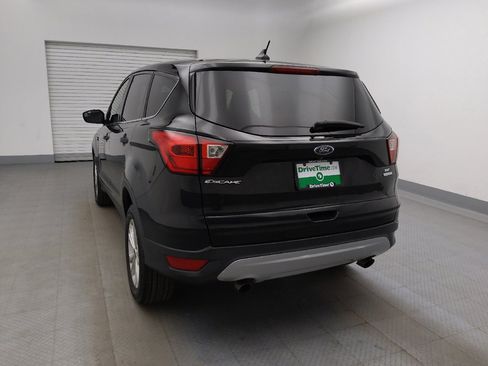 Used 2019 Ford Escape SE FWD image 6