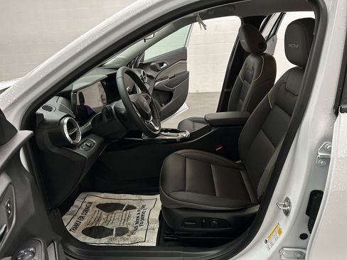 Used 2025 Chevrolet Trax ACTIV w/ Driver Confidence Package image 17