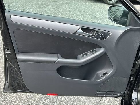 Used 2016 Volkswagen Jetta Sport FWD image 9