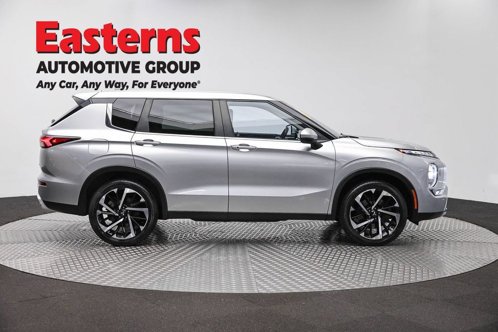 Used 2024 Mitsubishi Outlander SE AWD/4WD image 4