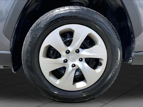 Used 2020 Toyota RAV4 LE FWD image 11