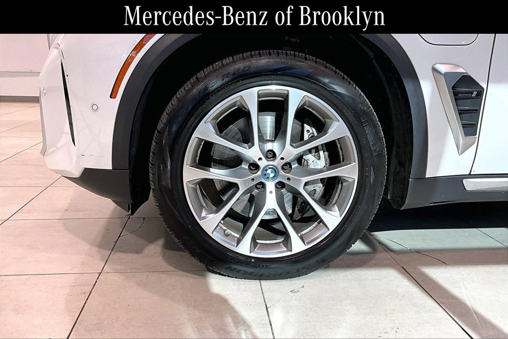 Used 2024 BMW X5 xDrive50e w/ Premium Package AWD/4WD image 10