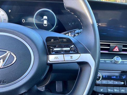 Used 2023 Hyundai Elantra Limited image 29