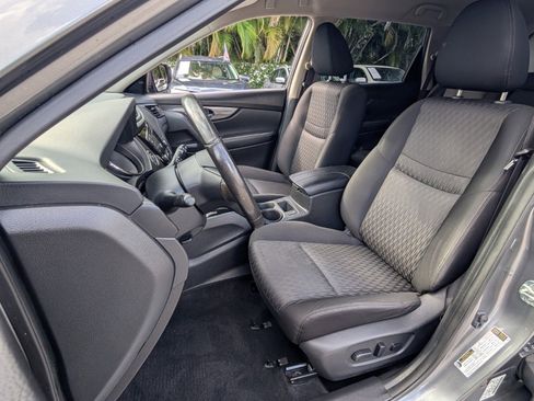 Certified 2019 Nissan Rogue SV w/ Premium Package image 10