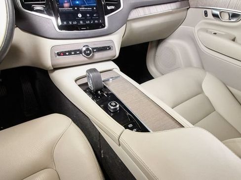 Certified 2023 Volvo XC90 B6 Plus AWD/4WD image 10